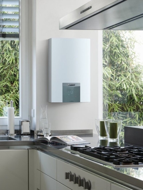 Immagine di Vaillant turboMAG plus16-2/0-5 ERP (MTN) Scaldabagno da interno a gas istantaneo a tiraggio forzato, con accensione elettronica e dimensioni compatte 0010016030