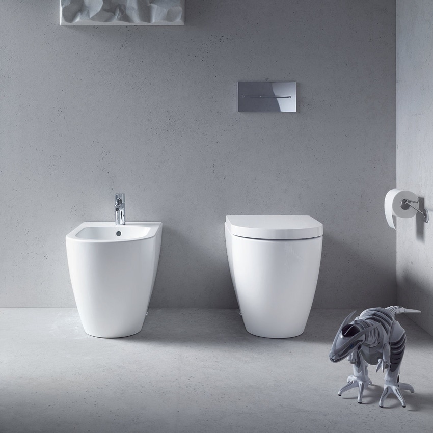 Immagine di Duravit ME BY STARCK set sanitari a pavimento, vaso con scarico orizzontale, sedile con coperchio senza chiusura rallentata, bidet monoforo con troppopieno, colore bianco 2169090000+2289100000+0020010000