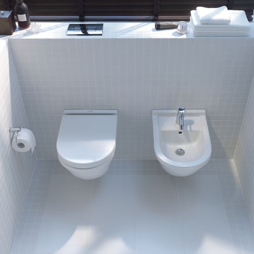 Immagine di Duravit STARCK 3 set sanitari sospesi, vaso Compact a cacciata, sedile con coperchio, senza chiusura rallentata, bidet monoforo con troppopieno, colore bianco 2227090000+2280150000+0063810000