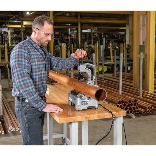 Immagine di Ridgid Kit composto da PC 116 tagliatubo motorizzato con comando a pedale e 2 rotelle da taglio per tubi, capacità 1/2"-4-1/2", E850 rotella da taglio per metalli e 137S alesatore fino a 54 mm 70003+66938+64908