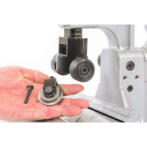 Immagine di Ridgid Kit composto da PC 116 tagliatubo motorizzato con comando a pedale e 2 rotelle da taglio per tubi, capacità 1/2"-4-1/2", E850 rotella da taglio per metalli e 137S alesatore fino a 54 mm 70003+66938+64908