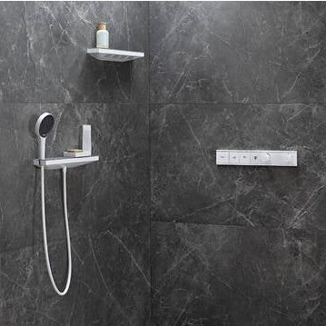 Immagine di Hansgrohe RAINFINITY fixfit uscita a muro 500, con mensola e porta doccetta a sinistra, finitura cromo 26843000