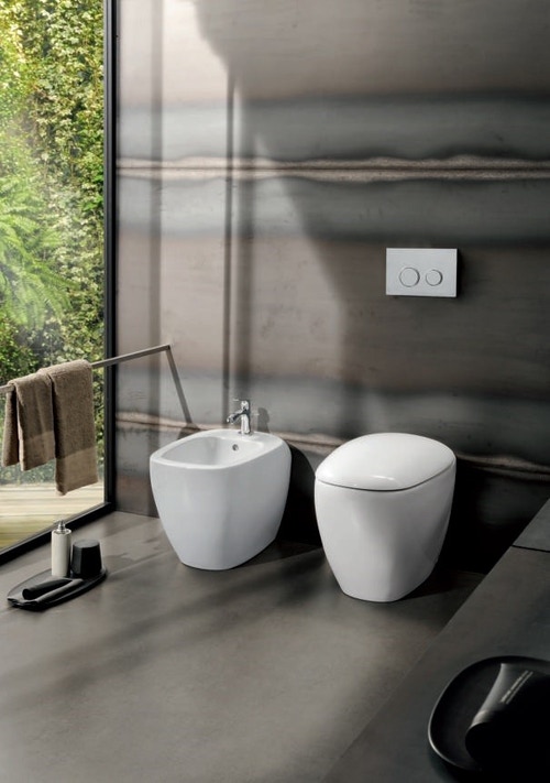 Immagine di Geberit CITTERIO bidet a pavimento per installazione a filo parete, con foro per rubinetteria e troppopieno, colore bianco finitura lucido 500.538.01.1