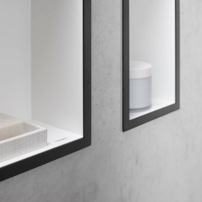 Immagine di Hansgrohe XTRASTORIS INDIVIDUAL nicchia ad incasso L.15 H.30 P.10 cm, colore bianco finitura opaco, con cornice colore bronzo finitura opaco 56096140