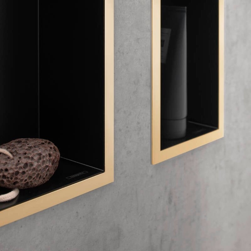 Immagine di Hansgrohe XTRASTORIS INDIVIDUAL nicchia ad incasso L.30 H.30 P.10 cm, colore nero finitura opaco, con cornice colore bronzo finitura opaco 56098140