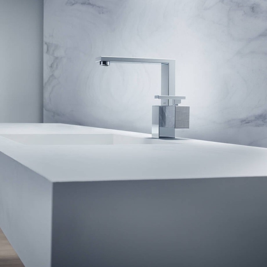 Immagine di Axor EDGE miscelatore monocomando lavabo 190, con set di scarico push-open e taglio a diamante, finitura cromo 46021000