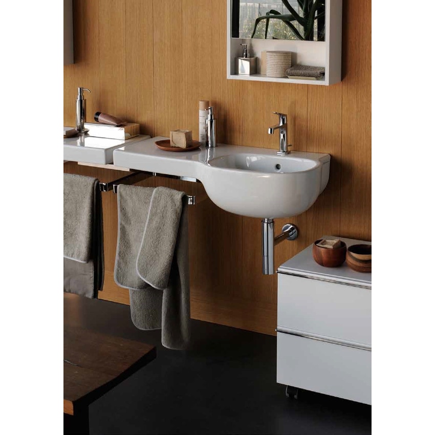 Immagine di Pozzi Ginori 500 composizione lavabo asimmetrico 90 sinistro; barra portasciugamani in ottone cromato. 4107000