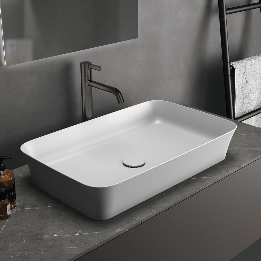 Immagine di Ideal Standard IPALYSS lavabo da appoggio 65 cm, senza troppopieno, con piletta, colore bianco seta finitura opaco E1886V1