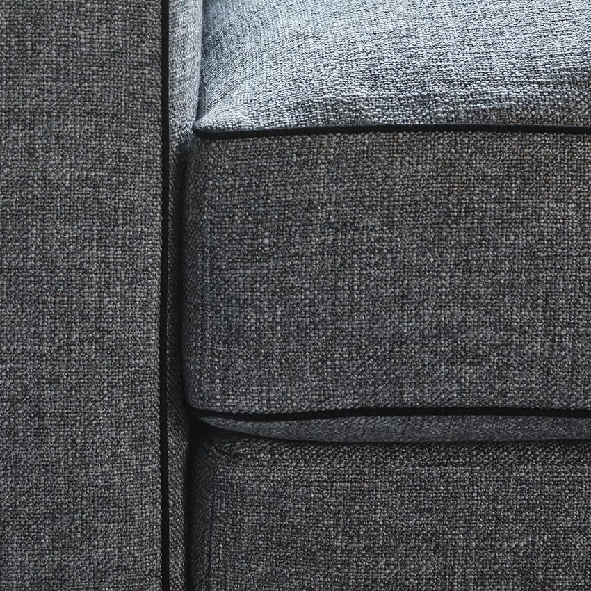 Immagine di Mussi SINFONIA divano profondo 3 posti, L.293 P.114 cm, rivestimento in cotone, cuscini e seduta imbottiti in piuma d'oca, finitura F tessuto colore grigio SIN002