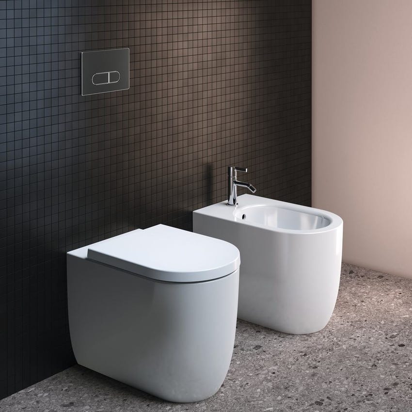 Immagine di Ideal Standard BLEND CURVE set sanitari a pavimento, vaso AquaBlade® senza brida, con sedile a discesa rallentata, bidet monoforo con troppopieno, colore bianco finitura lucido T375101-T375301-T376001