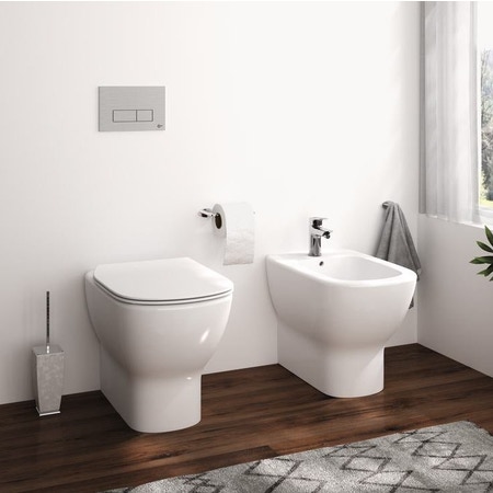 Immagine di Ideal Standard TESI set sanitari a pavimento, vaso AquaBlade® con sedile slim senza chiusura rallentata, bidet monoforo con troppopieno, colore bianco finitura lucido T353701-T456901