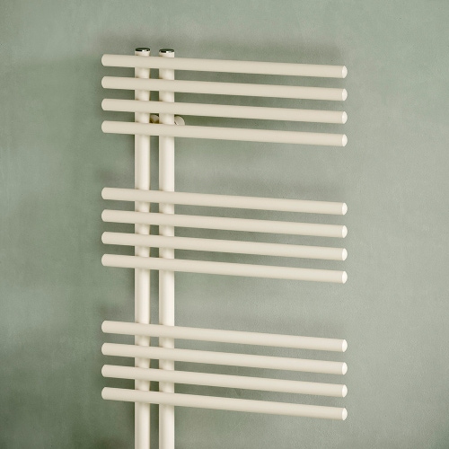 Immagine di Irsap FUNKY ELETTRICO scaldasalviette con collettore lato destro, 17 tubi, 2 intervalli, H.90,7 L.50 P.6,2 cm, colore bianco FRS050E01IR01NNN01