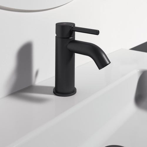 Immagine di Ideal Standard CERALINE miscelatore lavabo P.15 cm, con asta di comando e scarico piletta da 1-1/4", colore nero finitura opaco BC193XG