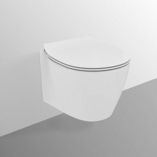 Immagine di Ideal Standard CONNECT SPACE vaso sospeso a profondità ridotta con fissaggi nascosti, con sedile slim a chiusura rallentata, colore bianco E121901