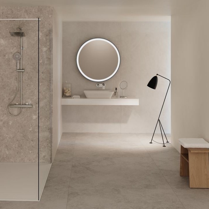 Ideal Standard soluzione bagno completo, sanitari sospesi, lavabo 60 cm,  colore bianco finitura lucido, doccia rettangolare 120x90, colore nero  finitura pietra opaco, mobile sottolavabo 105 cm, finitura noce scuro,  rubinetteria colore nero