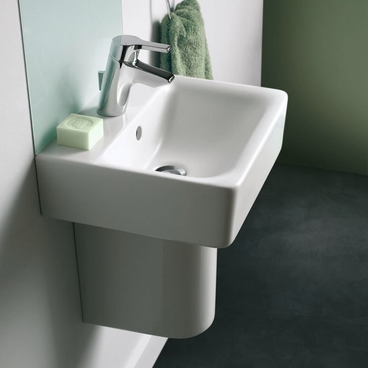 Immagine di Ideal Standard CONNECT lavabo Cube L.65 cm, monoforo, con troppopieno, colore bianco E772901