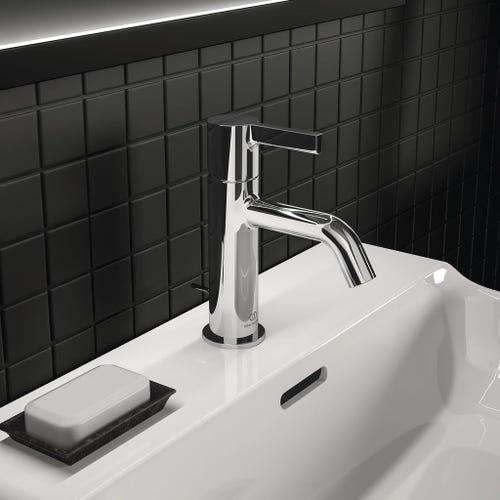 Immagine di Ideal Standard CONCA set con lavabo top L.61 P.51 cm, colore bianco, miscelatore monocomando con scarico piletta, finitura cromo, mobile sottolavabo L.60 cm, esterno colore bianco finitura opaco, specchio rotondo Ø 60 cm CONCA05