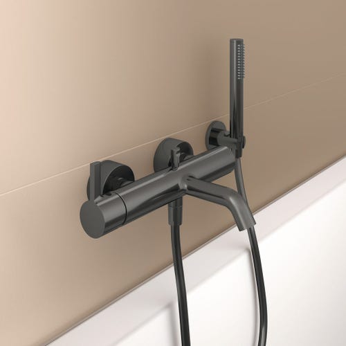 Immagine di Ideal Standard JOY miscelatore monocomando esterno per vasca/doccia, con doccetta a 1 funzione, supporto fisso a muro e flessibile 160 cm, finitura magnetic grey BC787A5