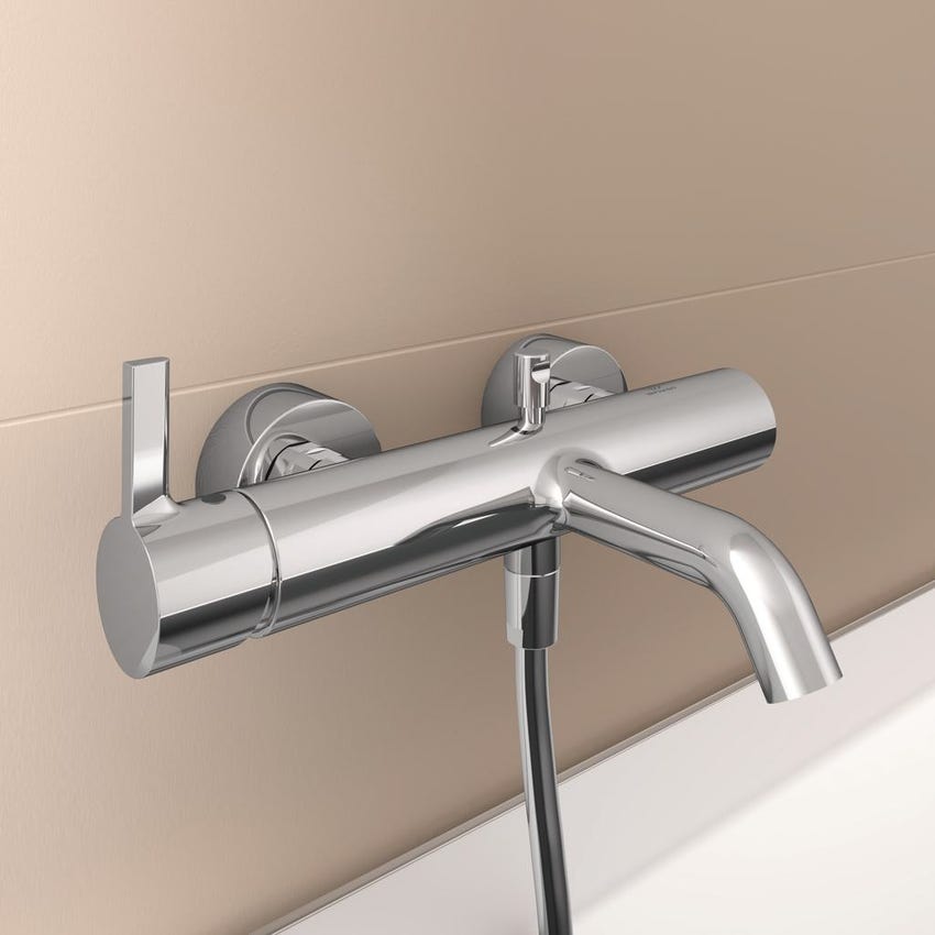 Immagine di Ideal Standard JOY miscelatore monocomando esterno per vasca/doccia, con doccetta a 1 funzione, supporto fisso a muro e flessibile 160 cm, finitura cromo BC787AA