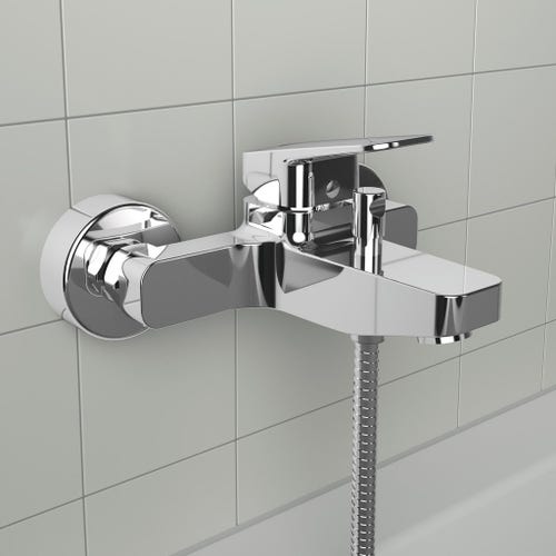 Immagine di Ideal Standard soluzione bagno completo, sanitari sospesi, lavabo 60 cm, vasca rettangolare 170x75, colore bianco finitura lucido, rubinetteria finitura cromo SING9