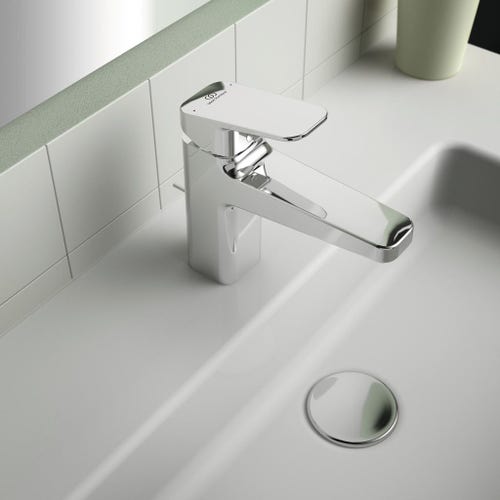 Immagine di Ideal Standard soluzione bagno completo, sanitari sospesi, lavabo 60 cm, vasca rettangolare 170x75, colore bianco finitura lucido, rubinetteria finitura cromo SING9