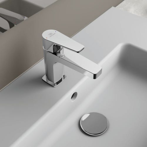 Immagine di Ideal Standard CERAFINE D miscelatore monocomando per lavabo H.14 cm, senza asta di comando e scarico piletta, finitura cromo BC682AA