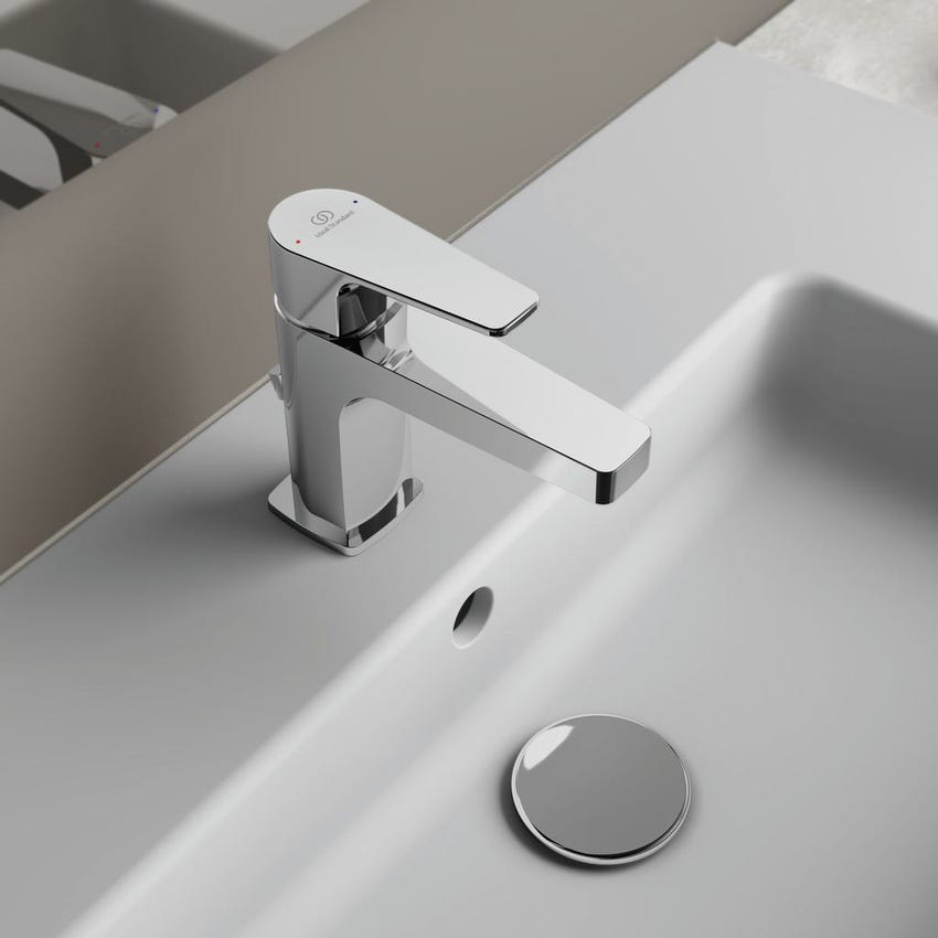 Immagine di Ideal Standard CERAFINE D miscelatore monocomando per lavabo H.14 cm, con asta di comando e scarico piletta da 1-1/4", finitura cromo BC685AA