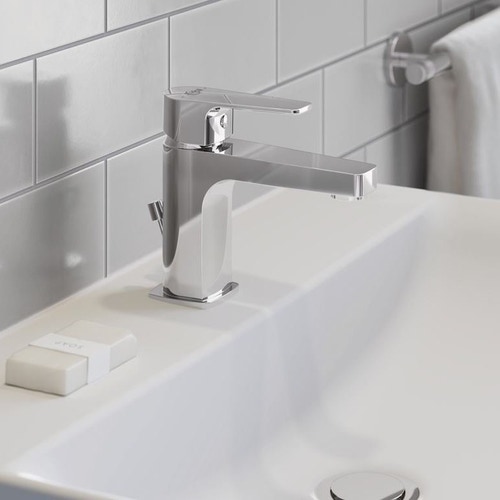 Immagine di Ideal Standard CERAFINE D miscelatore monocomando per lavabo H.14 cm, con asta di comando e scarico piletta da 1-1/4", finitura cromo BC685AA