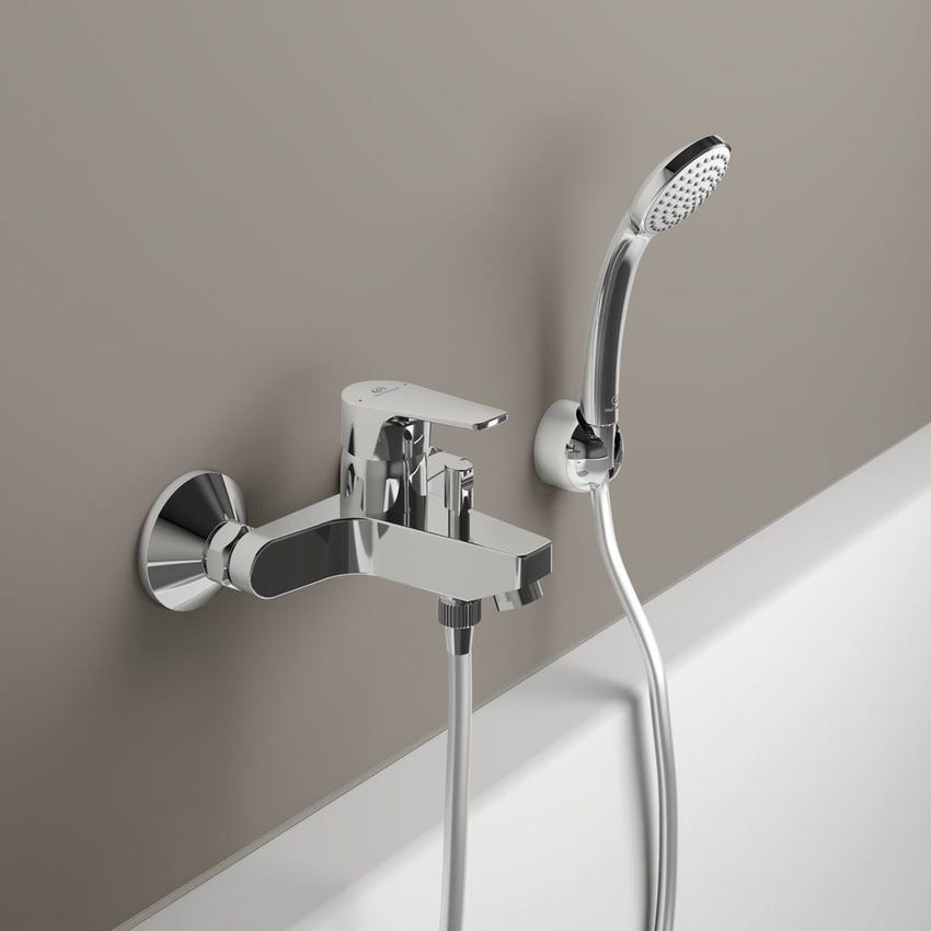 Immagine di Ideal Standard CERAFINE D miscelatore monocomando esterno per vasca/doccia, con doccetta 1 funzione, supporto a muro e flessibile 150 cm, finitura cromo BC693AA