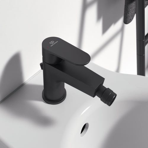Immagine di Ideal Standard CERAFINE O miscelatore monocomando P.18 cm per bidet, con asta di comando e scarico piletta da 1-1/4", colore nero finitura opaco BC705XG