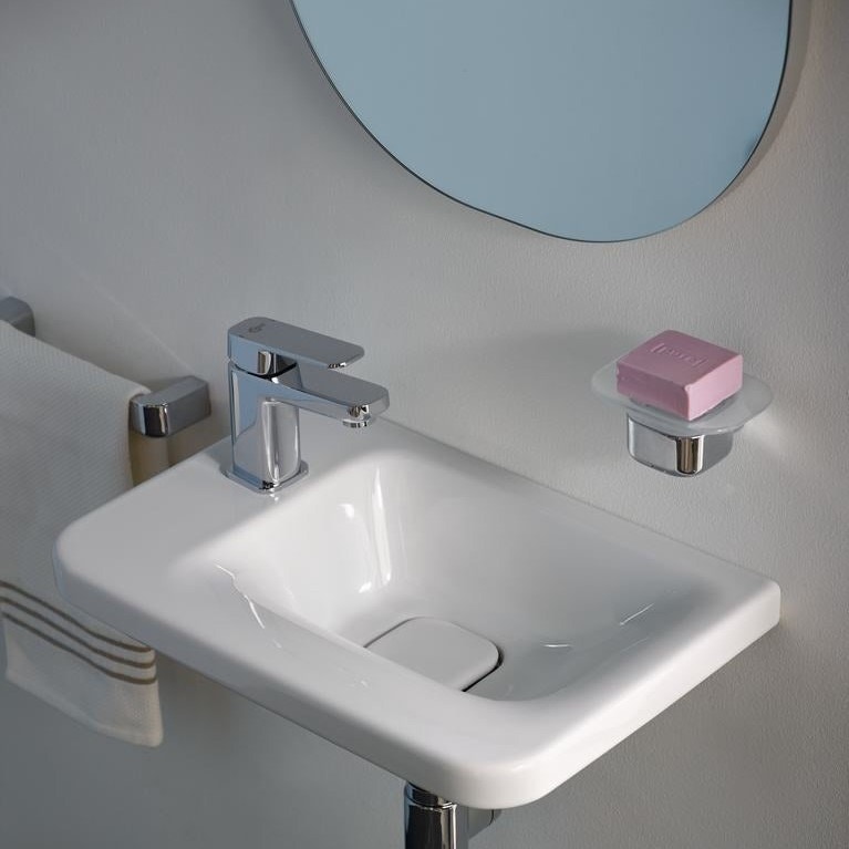 Immagine di Ideal Standard TONIC II miscelatore monocomando H.14 cm per lavabo, senza asta di comando scarico e piletta, con bocca di erogazione fissa, finitura cromo A6331AA