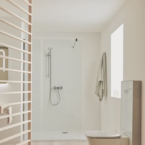 Immagine di Ideal Standard IDEALRAIN EVO asta doccia Round da 90 cm, doccetta Ø 11 cm con sistema anticalcare, finitura cromo B2237AA