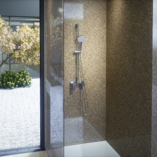 Immagine di Ideal Standard IDEALRAIN EVO JET ROUND asta doccia da 60 cm, con doccetta Ø 12,5 cm, con sistema anticalcare, finitura cromo B1761AA