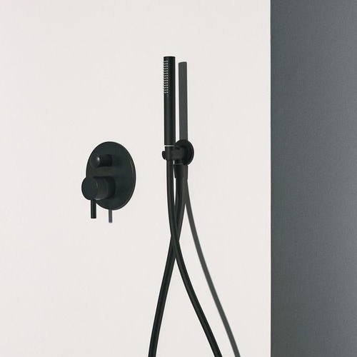 Immagine di Ideal Standard soluzione bagno completo, sanitari sospesi, lavabo con mobile 60 cm, doccia rettangolare 100x70, colore nero finitura opaco, rubinetteria colore nero finitura opaco SING8