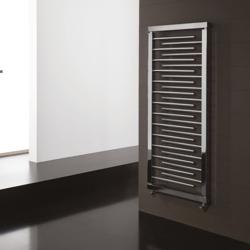 Immagine di Deltacalor TAOSYSTEM scaldasalviette con 27 tubi H.152 L.65 cm, finitura cromo TS150065C-27HP500C