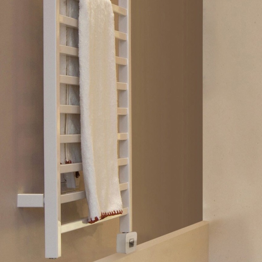 Immagine di Deltacalor SLIM-Q ELECTRIC PLUS scaldasalviette H.135,8 L.52,8 cm, colore bianco SQD4130050NB