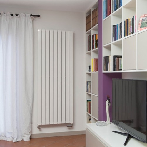 Immagine di Deltacalor Flyline verticale doppio radiatore h. 1500 x L. 450 mm colore Traffic White finitura Matt FL2V150006R9016M