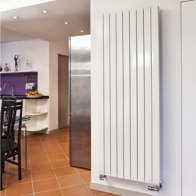 Immagine di Deltacalor Flyline verticale doppio radiatore h. 1500 x L. 450 mm colore Traffic White finitura Matt FL2V150006R9016M