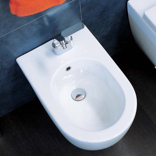 Immagine di Flaminia LINK set sanitari back to wall, vaso con scarico S/P, sistema goclean® e coprivaso avvolgente con discesa rallentata, bidet monoforo con troppopieno, colore bianco finitura lucido LK117G+LK217+LKCW07