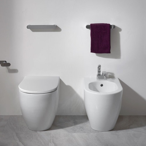 Immagine di Flaminia LINK set sanitari back to wall, vaso con scarico S/P, sistema goclean® e coprivaso avvolgente con discesa rallentata, bidet monoforo con troppopieno, colore bianco finitura lucido LK117G+LK217+LKCW07