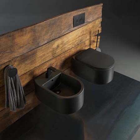 Immagine di Flaminia ASTRA set sanitari sospesi, vaso con sistema goclean®, sedile a chiusura rallentata, bidet monoforo con troppopieno, colore carbone finitura opaco AS118GCAR-AS218CAR-ASCW05CAR