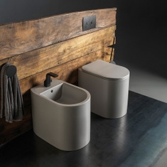 Immagine di Flaminia ASTRA set sanitari back to wall, vaso Plus con sistema goclean®, sedile a chiusura rallentata, bidet monoforo con troppopieno, colore cenere finitura opaco AS117RGCEN-AS217CEN-ASCW05CEN