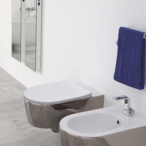 Immagine di Flaminia LINK set sanitari back to wall, vaso con scarico S/P, sistema goclean® e coprivaso avvolgente con discesa rallentata, bidet monoforo con troppopieno, colore bianco finitura lucido LK117G+LK217+LKCW07