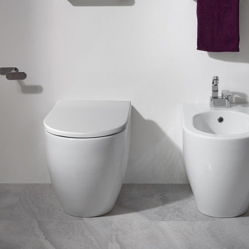 Immagine di Flaminia LINK set sanitari back to wall, vaso con scarico S/P, sistema goclean® e coprivaso avvolgente con discesa rallentata, bidet monoforo con troppopieno, colore bianco finitura lucido LK117G+LK217+LKCW07