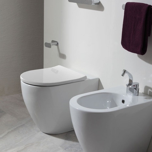 Immagine di Flaminia LINK set sanitari back to wall, vaso con scarico S/P, sistema goclean® e coprivaso avvolgente con discesa rallentata, bidet monoforo con troppopieno, colore bianco finitura lucido LK117G+LK217+LKCW07