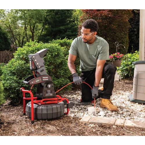 Immagine di Ridgid Ruota SeeSnake Compact C40 con tecnologia TruSense con monitor CS6x VERSA, batteria e caricabatteria, cavo 40 m per tubazioni da 1 1/2" a 6" (40-150 mm) 64208