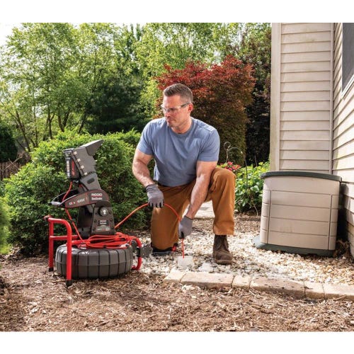 Immagine di Ridgid Ruota SeeSnake Compact M40 con tecnologia TruSense con monitor CS6x VERSA, batteria e caricabatteria, cavo 40 m per tubazioni da 1 1/2" a 8" (40-200 mm) 64213