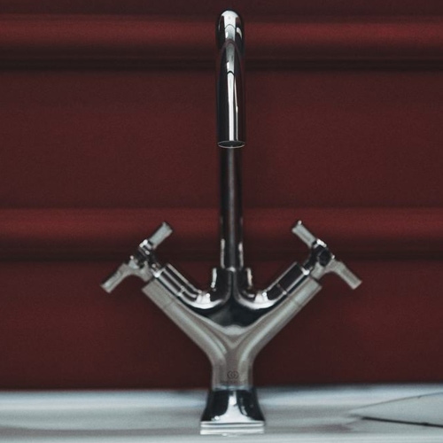 Immagine di Ideal Standard JOY NEO miscelatore monocomando per lavabo, con maniglia a croce, senza scarico, con bocca girevole, finitura cromo BD152AA