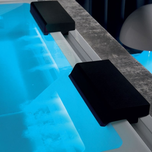 Immagine di Treesse GHOST PLUS PHANTOM SP1 minipiscina quadrata L.235 H.98 cm, con 20 getti idromassaggio plus Ghost System e comando touch V322L