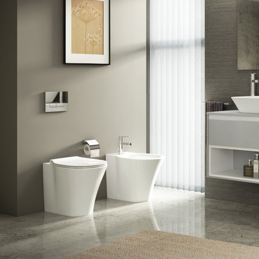 Immagine di Ideal Standard CONNECT AIR set sanitari a pavimento, vaso AquaBlade® con sedile a sgancio rapido, senza discesa rallentata, bidet monoforo con troppopieno, colore bianco finitura lucido E004301-E233401